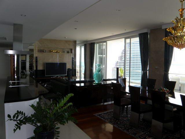 Condominium for sale Pattaya The Cove showing the dining and living areas Condominium for sale Pattaya The Cove showing the dining and living areas