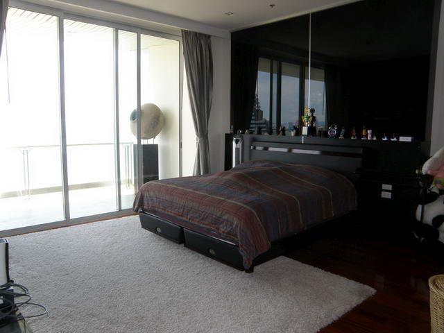 Condominium for sale Pattaya The Cove showing the second bedroom Condominium for sale Pattaya The Cove showing the second bedroom