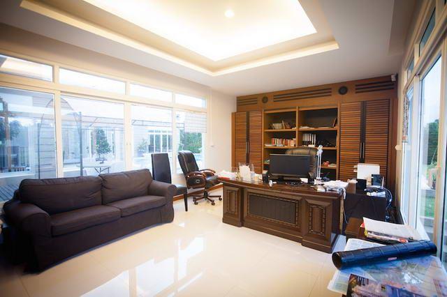 House For Sale Na Jomtien Pattaya showing the living room House For Sale Na Jomtien Pattaya showing the living room