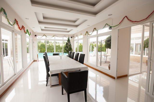House for sale Na Jomtien Pattaya showing the dining area House for sale Na Jomtien Pattaya showing the dining area