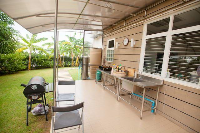 House for sale Na Jomtien Pattaya showing the outside and barbecue area House for sale Na Jomtien Pattaya showing the outside and barbecue area