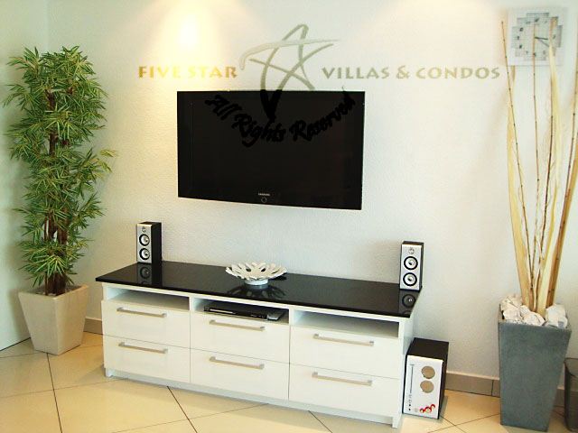 Condominium for rent on Pattaya Beach at VT 6 showing the TV area