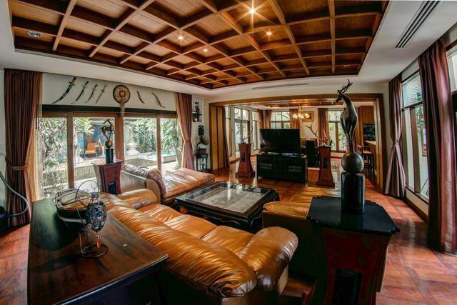 House for sale at Na Jomtien Pattaya showing the living room House for sale at Na Jomtien Pattaya showing the living room