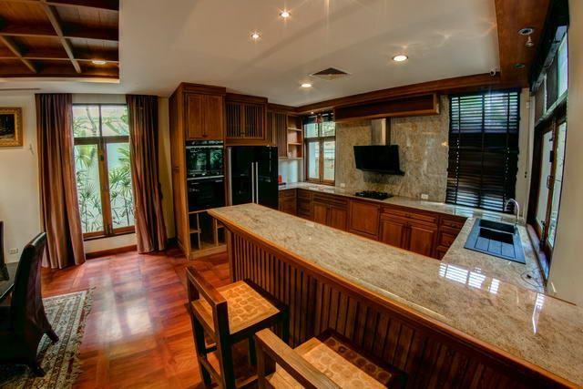 House for sale at Na Jomtien Pattaya showing the kitchen House for sale at Na Jomtien Pattaya showing the kitchen