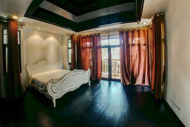 House for sale at Na Jomtien Pattaya showing a bedroom House for sale at Na Jomtien Pattaya showing a bedroom