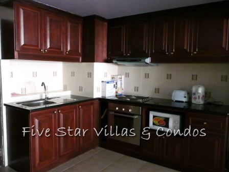 Condominium for rent on Jomtien Beach showing the kitchen