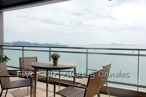Condominium for sale on Pattaya Beach at NORTHSHORE showing the balcony