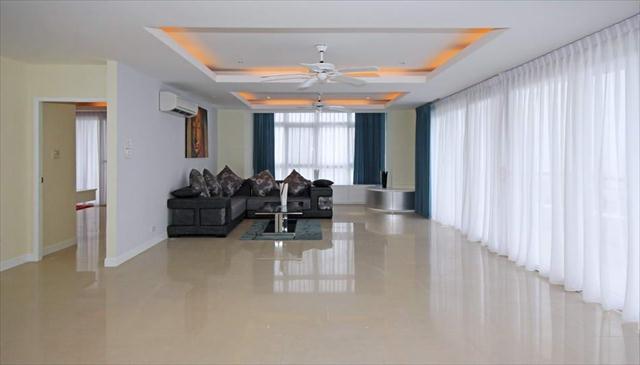 Condominium for sale on Phratamnak showing living room Condominium for sale on Phratamnak showing living room