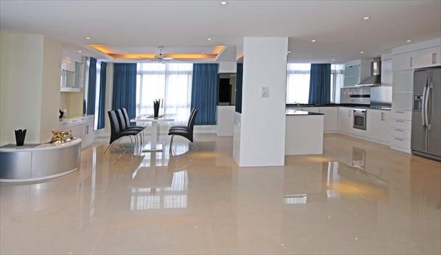 Condominium for sale on Phratamnak showing open plan living Condominium for sale on Phratamnak showing open plan living