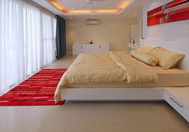 Condominium for sale on Phratamnak showing master bedroom Condominium for sale on Phratamnak showing master bedroom