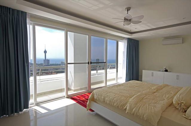 Condominium for sale on Phratamnak showing bedroom view Condominium for sale on Phratamnak showing bedroom view