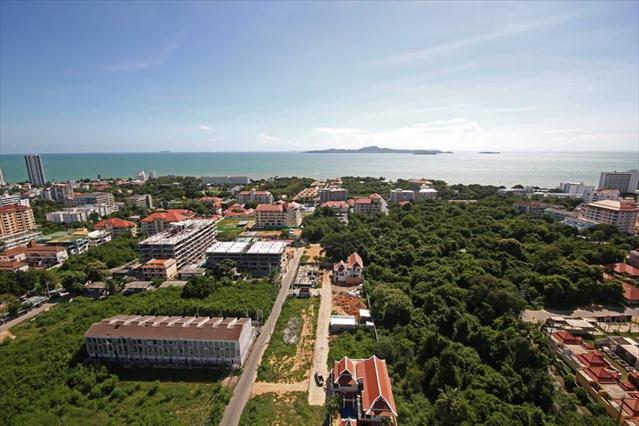 Condominium for sale on Phratamnak showing the view Condominium for sale on Phratamnak showing the view