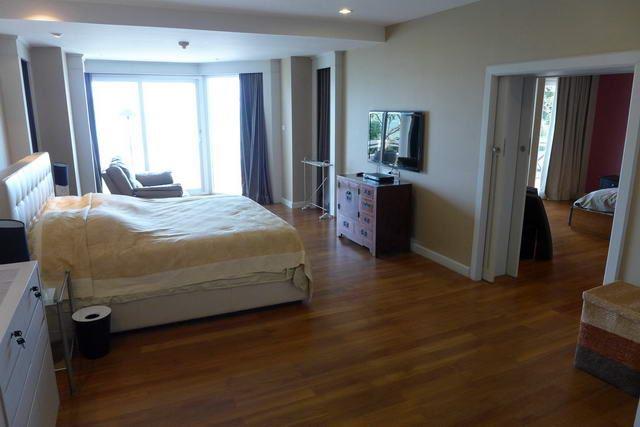 Condominium for sale Naklua showing the master bedroom suite Condominium for sale Naklua showing the master bedroom suite