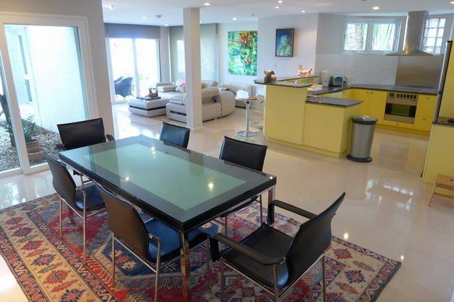 Condominium for sale Naklua showing the open plan living concept Condominium for sale Naklua showing the open plan living concept