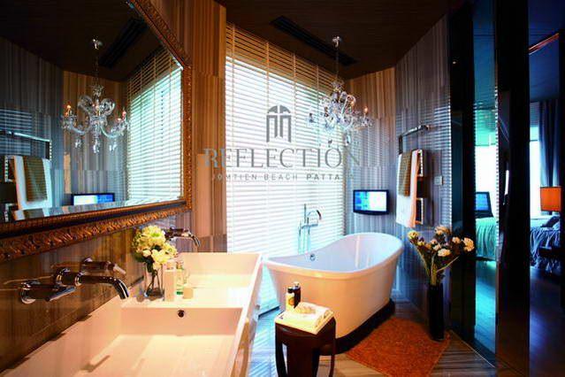 Condominium for sale in Jomtien showing bath tub Condominium for sale in Jomtien showing bath tub