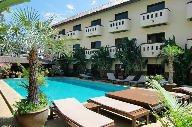 Serviced Apartments For Sale Pattaya showing the building and pool Serviced Apartments For Sale Pattaya showing the building and pool