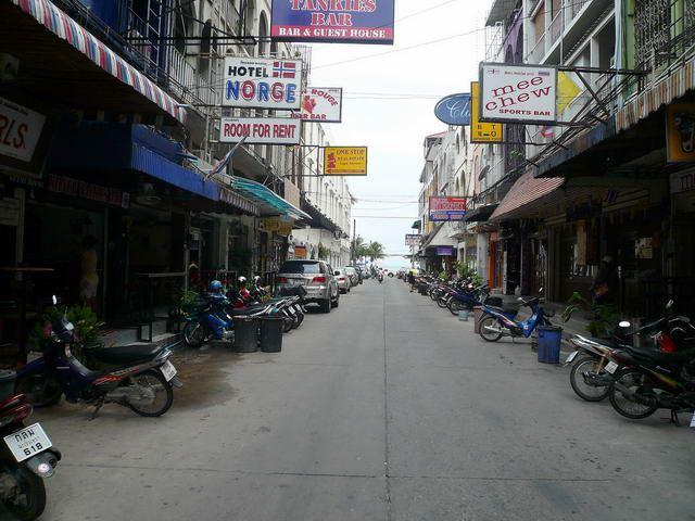 Guest House for sale in Pattaya in popular location Guest House for sale in Pattaya in popular location