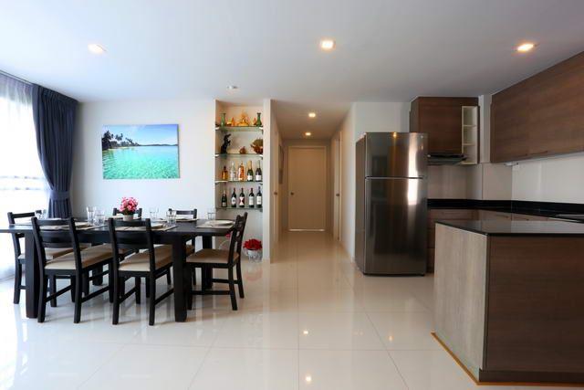 Condominium For Sale Pattaya showing the dining area Condominium For Sale Pattaya showing the dining area