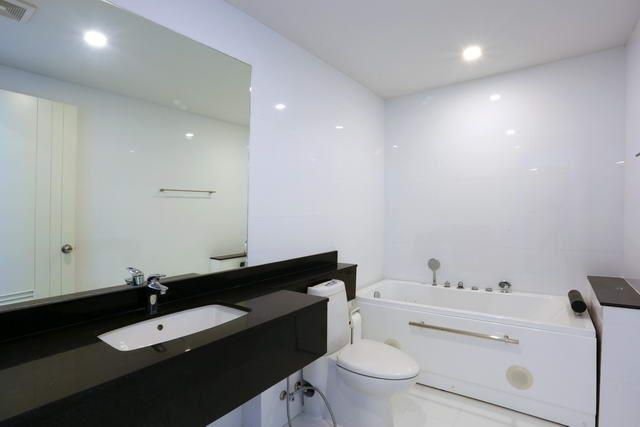 Condominium For Sale Pattaya showing the bathroom Condominium For Sale Pattaya showing the bathroom