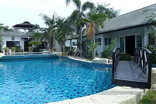 Commercial for sale Phoenix Pattaya showing the accommodation and pool