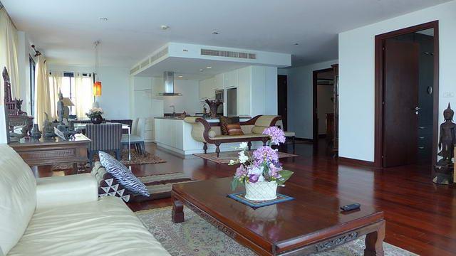Condominium for sale in Na Jomtien showing the open plan concept Condominium for sale in Na Jomtien showing the open plan concept