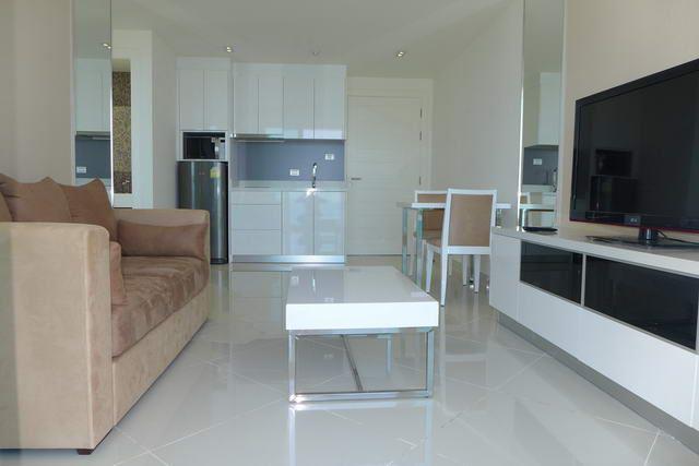 Condominium for sale Pratumnak showing the open plan Condominium for sale Pratumnak showing the open plan