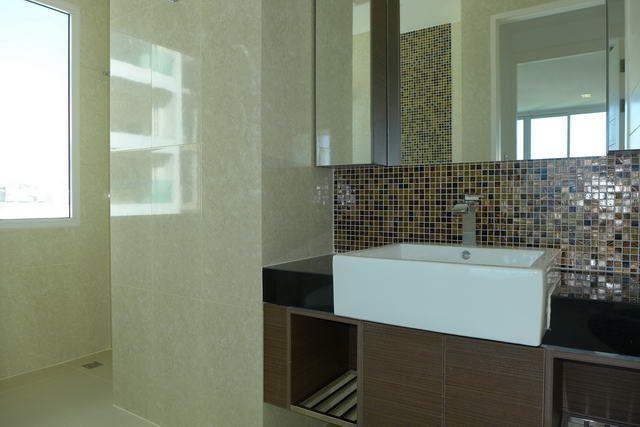 Condominium For Sale Pratumnak showing the bathroom Condominium For Sale Pratumnak showing the bathroom