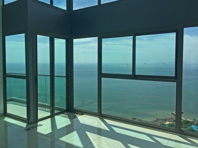 Condominium For Sale Naklua showing the balcony view Condominium For Sale Naklua showing the balcony view