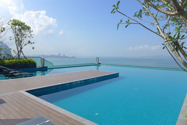 Condominium For Sale Naklua showing the roof top swimming pool Condominium For Sale Naklua showing the roof top swimming pool