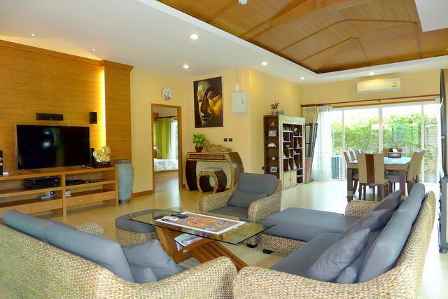 House for sale Huay Yai showing the living and dining areas House for sale Huay Yai showing the living and dining areas