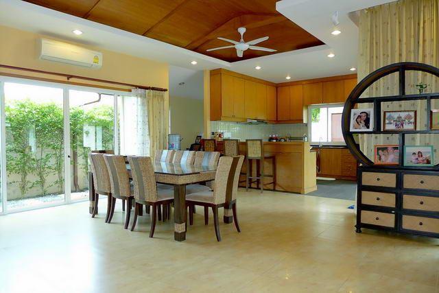 House for sale Huay Yai showing the dining and kitchen areas House for sale Huay Yai showing the dining and kitchen areas