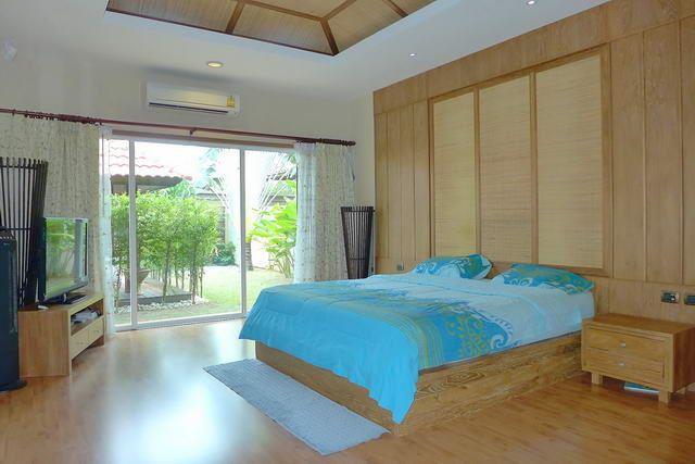 House for sale Huay Yai showing the master bedroom House for sale Huay Yai showing the master bedroom