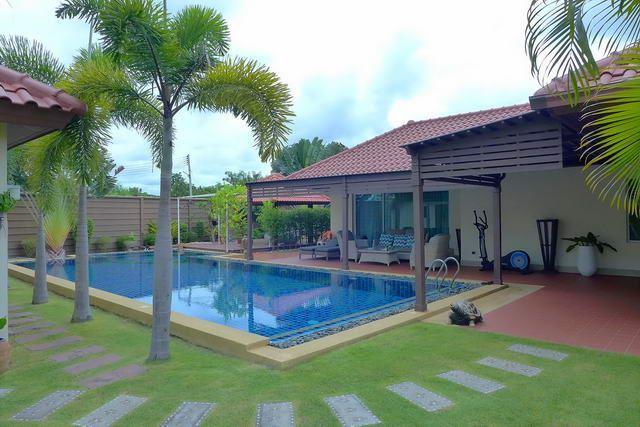 House for sale Huay Yai showing the terrace pool side House for sale Huay Yai showing the terrace pool side
