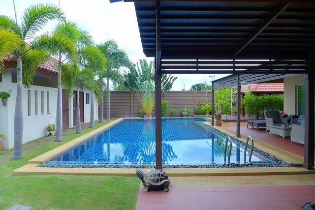House for sale Huay Yai showing the private swimming pool House for sale Huay Yai showing the private swimming pool