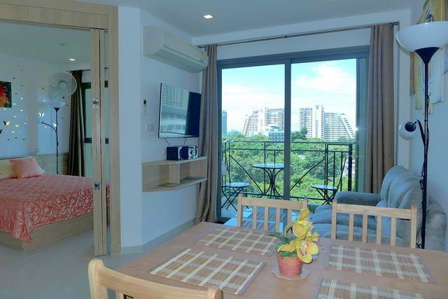 Condominium for sale Wong Amat showing the dining and living areas Condominium for sale Wong Amat showing the dining and living areas