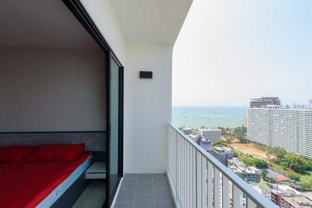 Condominium for sale Pattaya showing the balcony views Condominium for sale Pattaya showing the balcony views