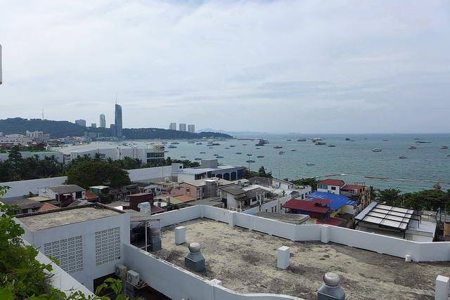 Condominium for sale Pattaya showing the city and sea views Condominium for sale Pattaya showing the city and sea views