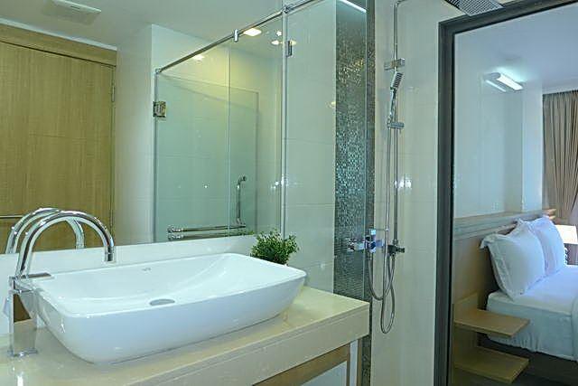 Condominium for sale Pratumnak Hill Pattaya showing the bathroom Condominium for sale Pratumnak Hill Pattaya showing the bathroom