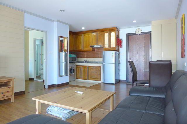 Condominium for sale Pattaya showing the kitchen and dining areas Condominium for sale Pattaya showing the kitchen and dining areas