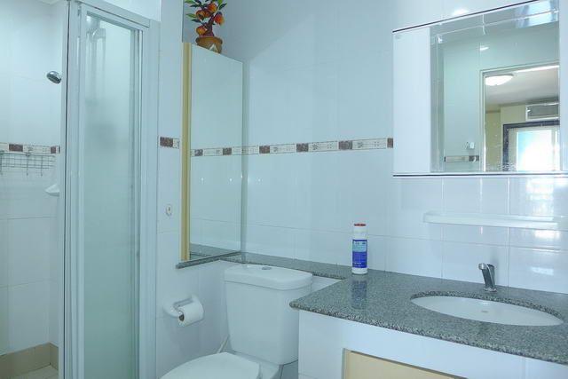 Condominium for sale Pattaya showing the bathroom Condominium for sale Pattaya showing the bathroom