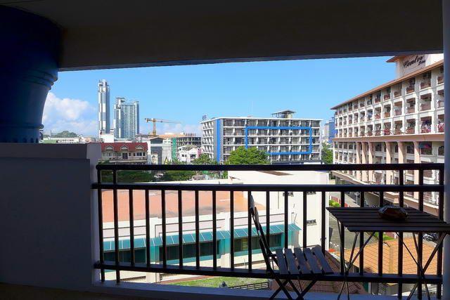 Condominium for sale Pattaya showing a balcony views Condominium for sale Pattaya showing a balcony views