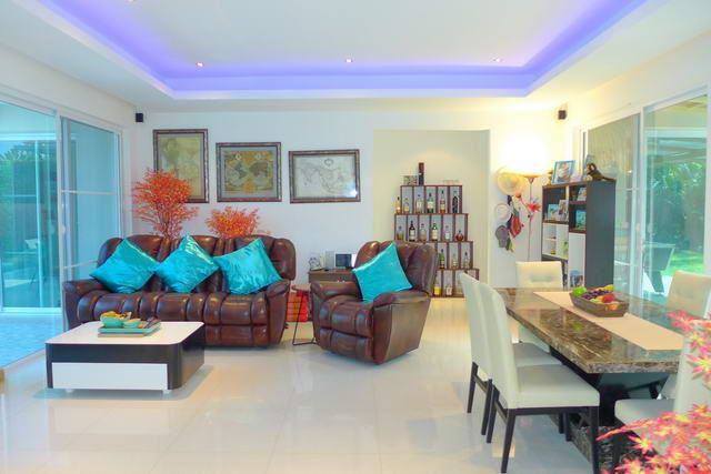House for sale East Pattaya showing the living area House for sale East Pattaya showing the living area