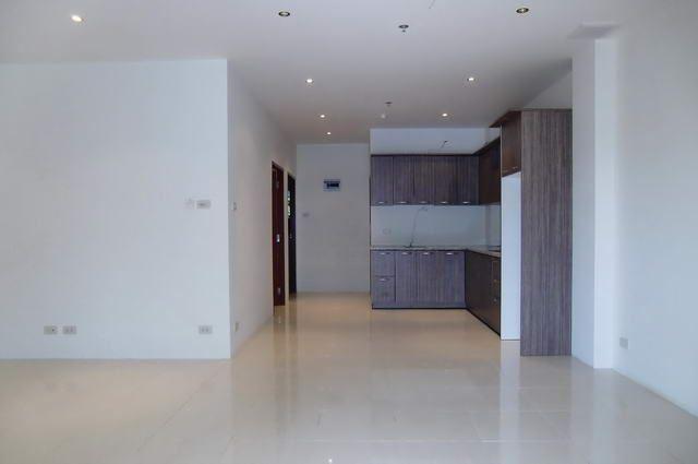 Condominium for sale at Phratamnak showing the kitchen area Condominium for sale at Phratamnak showing the kitchen area