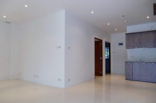 Condominium for sale at Phratamnak showing the entrance Condominium for sale at Phratamnak showing the entrance