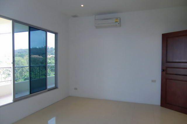 Condominium for sale on Phratamnak showing another bedroom Condominium for sale on Phratamnak showing another bedroom