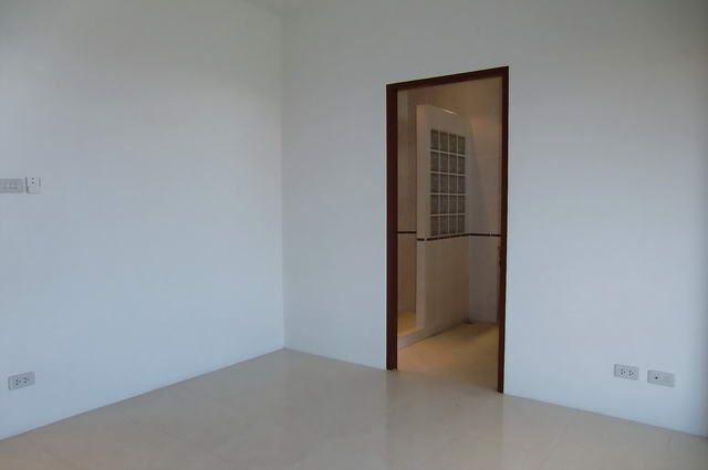 Condominium for sale on Phratamnak showing the en-suite entrance Condominium for sale on Phratamnak showing the en-suite entrance