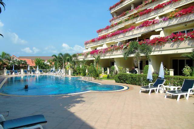 Condominium for sale on Phratamnak showing the pool terraces Condominium for sale on Phratamnak showing the pool terraces