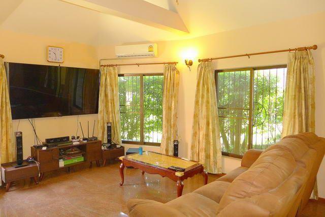 House for sale Pattaya showing the living room House for sale Pattaya showing the living room