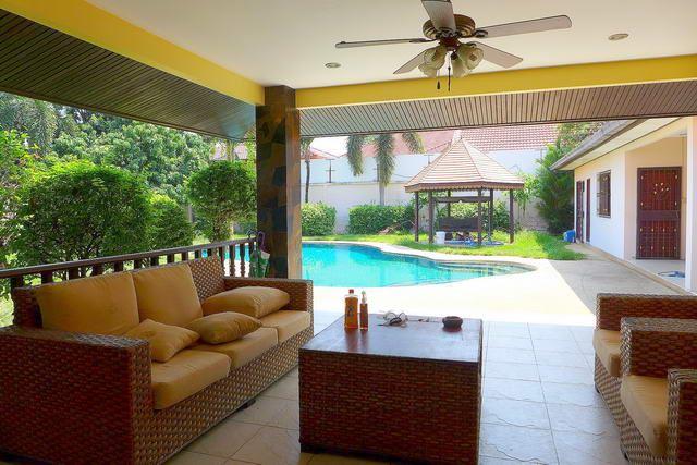 House for sale Pattaya showing the garden terrace House for sale Pattaya showing the garden terrace