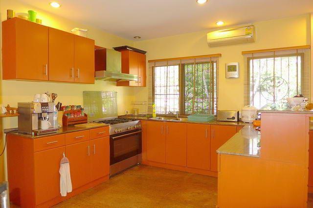 House for sale Pattaya showing the kitchen House for sale Pattaya showing the kitchen
